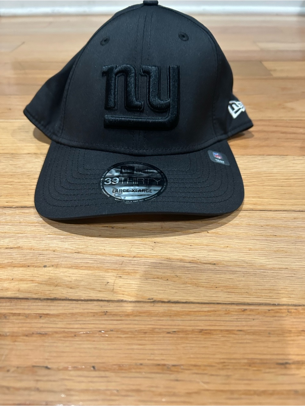New Era Kids Black New York Giants Raised Logo 39THIRTY Stretch Cap